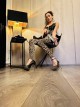 Lady Sam im Atelier Schmerzhaft