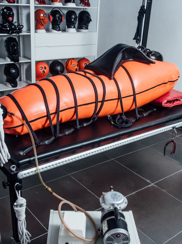 heavy rubber paradies residenz hekate meine how to interview